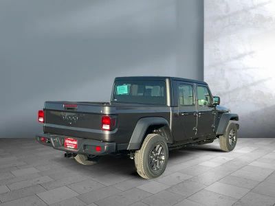 2026 Jeep Gladiator — photo 7 view