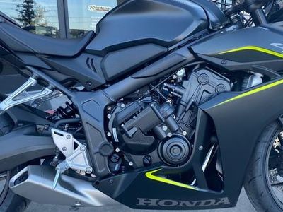 2026 Honda CBR650R E-Clutch - Photo 12