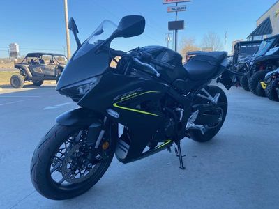 2026 Honda CBR650R E-Clutch - Photo 3