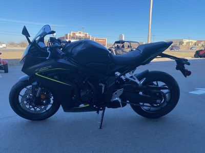 2026 Honda CBR650R E-Clutch - Photo 4