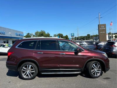 2016 Honda Pilot — rear three-quarter view