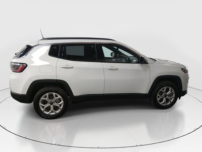 2025 Jeep Compass — photo 8 view