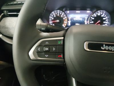 2025 Jeep Compass — photo 12 view