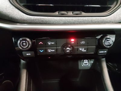 2025 Jeep Compass — photo 18 view
