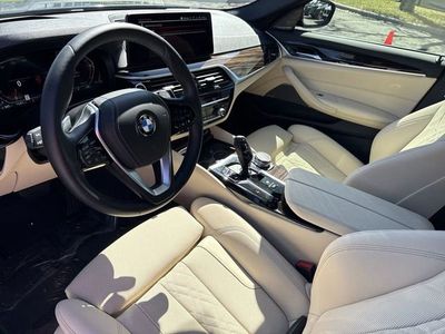 2022 BMW 5 Series — photo 18 view
