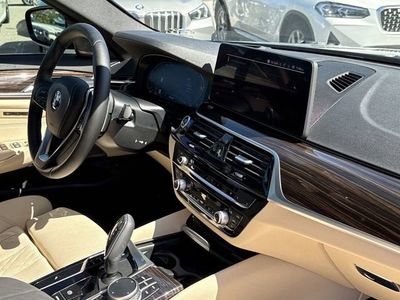 2022 BMW 5 Series — photo 12 view
