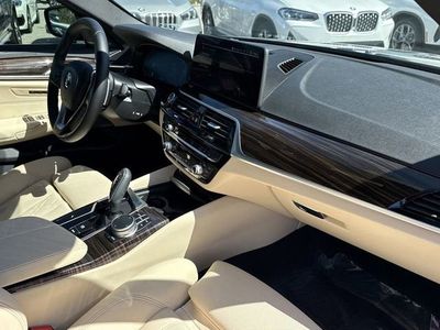 2022 BMW 5 Series — photo 11 view