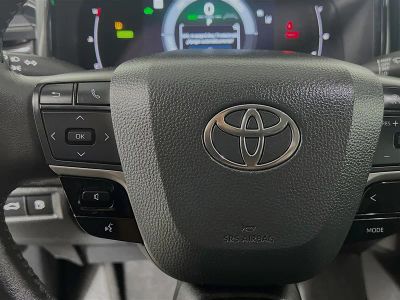 2025 Toyota Camry — photo 16 view