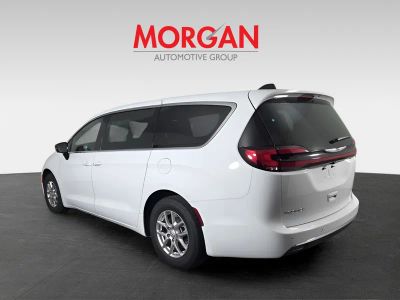 2026 Chrysler Pacifica — photo 7 view