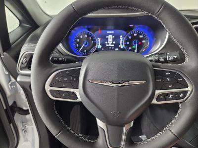 2026 Chrysler Pacifica — photo 14 view