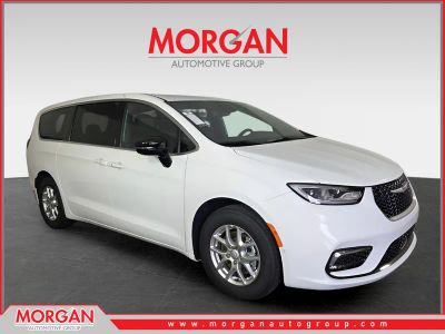 2026 Chrysler Pacifica Select in White — front three-quarter view