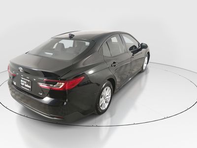 2025 Toyota Camry — photo 7 view