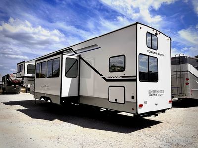 2025 Forest River Cherokee Arctic Wolf Suite - Photo 3