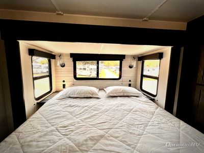 2025 Forest River Cherokee Arctic Wolf Suite - Photo 20