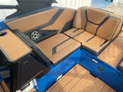 2026 Yamaha 255 XD — photo 13 view