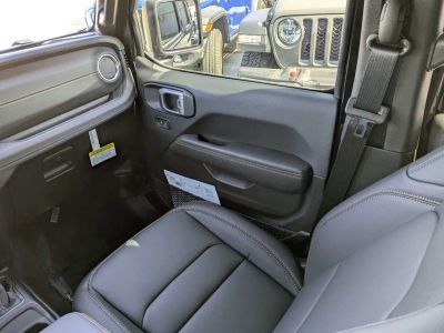 2026 Jeep Wrangler — photo 17 view