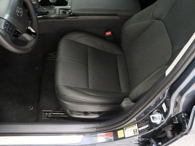 2026 Toyota Camry FWD - Photo 15