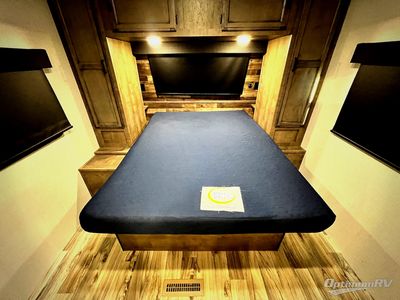 2024 Venture RV SportTrek - Photo 7