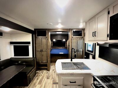 2024 Venture RV SportTrek - Photo 5