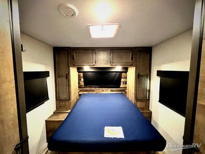 2024 Venture RV SportTrek - Photo 6
