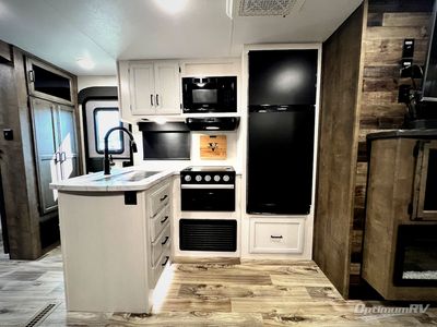 2024 Venture RV SportTrek - Photo 11
