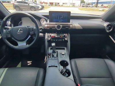 2022 Lexus IS — photo 16 view