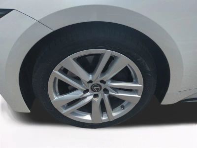 2022 Lexus IS — photo 11 view