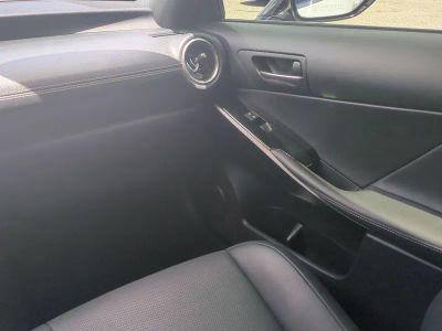 2022 Lexus IS — photo 18 view