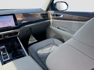 2026 Volkswagen Atlas — photo 18 view