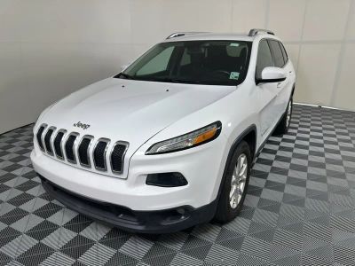 2015 Jeep Cherokee Latitude in White — front three-quarter view