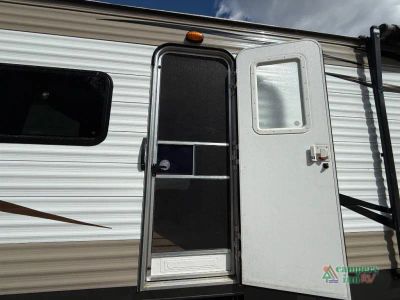 2017 Forest River RV Salem Grand Villa — photo 9 view