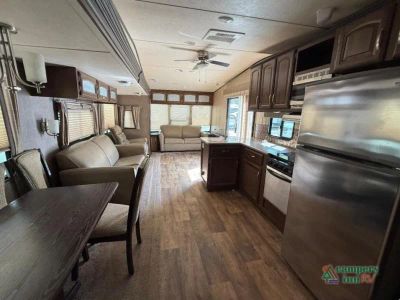 2017 Forest River RV Salem Grand Villa — photo 10 view