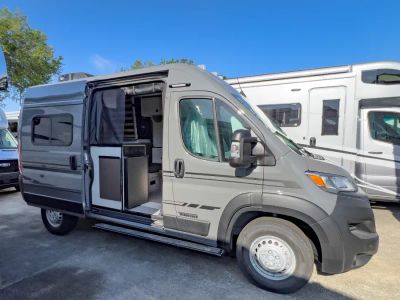 2027 Winnebago SOLIS POCKET — photo 18 view