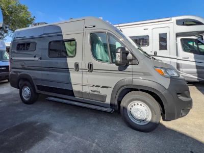 2027 Winnebago SOLIS POCKET — photo 17 view