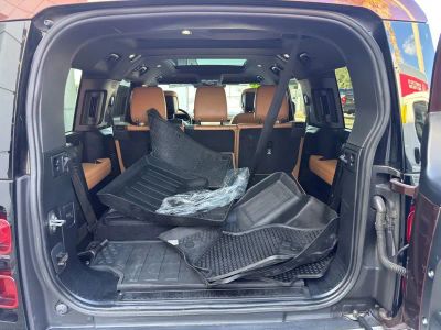 2023 Land Rover Defender — photo 41 view