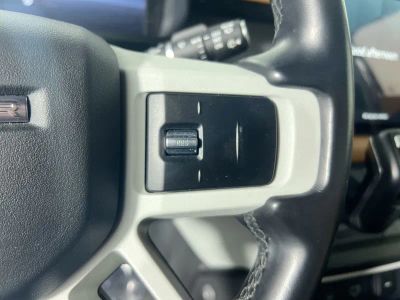 2023 Land Rover Defender — photo 17 view