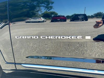 2022 Jeep Grand Cherokee — photo 11 view