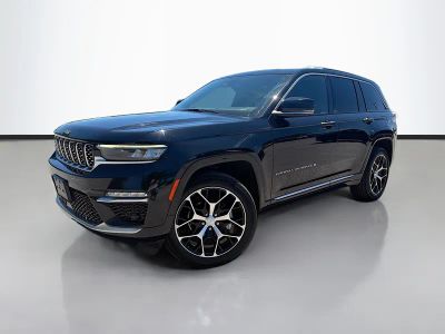 2022 Jeep Grand Cherokee Summit Reserve in Diamond Black Crystal Pearlcoat — front three-quarter view