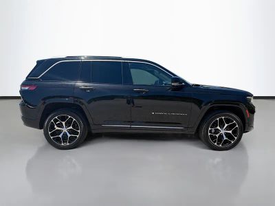 2022 Jeep Grand Cherokee — engine compartment view