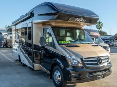 2019 Jayco MELBOURNE — front three-quarter view