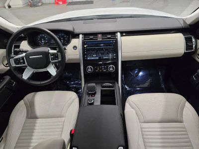 2025 Land Rover Discovery — photo 37 view