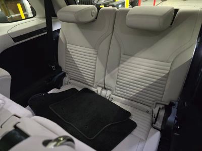 2025 Land Rover Discovery — photo 33 view