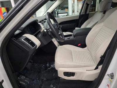 2025 Land Rover Discovery — photo 17 view