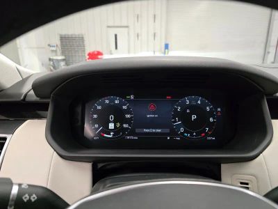 2025 Land Rover Discovery — photo 21 view