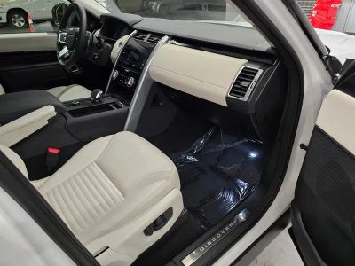 2025 Land Rover Discovery — photo 34 view