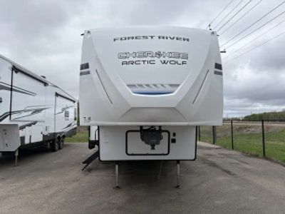 2025 Forest River Cherokee Arctic Wolf - Photo 2