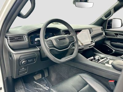 2023 Jeep Wagoneer - Photo 9