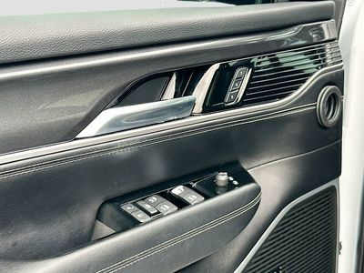 2023 Jeep Wagoneer - Photo 18