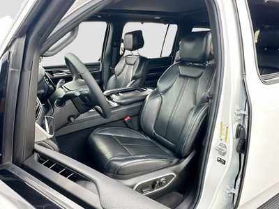 2023 Jeep Wagoneer - Photo 22