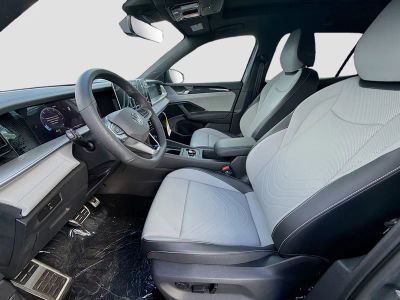2026 Volkswagen Tiguan — photo 17 view